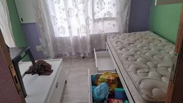 6 bedrooms, iron/ironing board, Internet, bed sheets