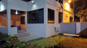 المنطقة المحيطة بالمنشأة