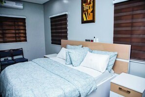 3 bedrooms, internet, bed sheets