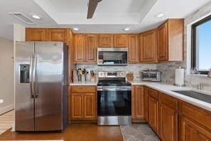 Condo, Multiple Beds (Shorehom by the Sea 75) | Private kitchen