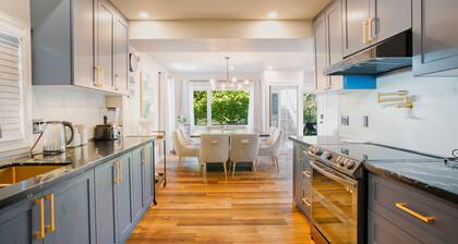 Luxury Farmhouse with Tennis/ Basketball court, Home Theater, Outdoor Hottub.