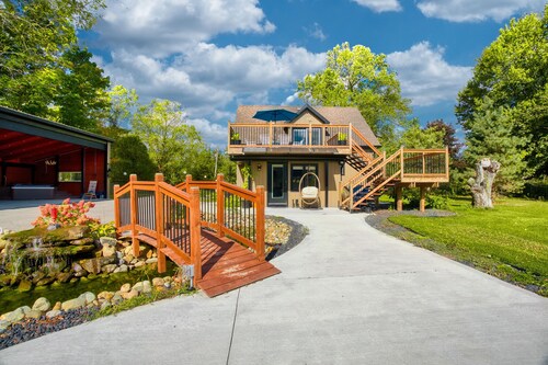 Luxury Farmhouse with Tennis/ Basketball court,  Home Theater,  Outdoor Hottub.