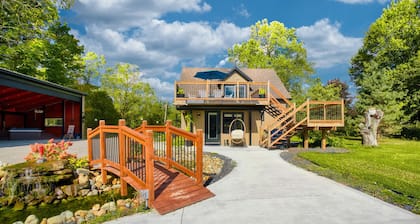 Luxury Farmhouse with Tennis/ Basketball court, Home Theater, Outdoor Hottub.