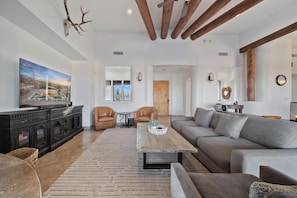 Smart TV y chimenea