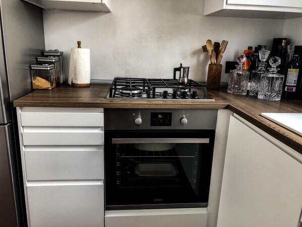 Oven, stovetop, dishwasher