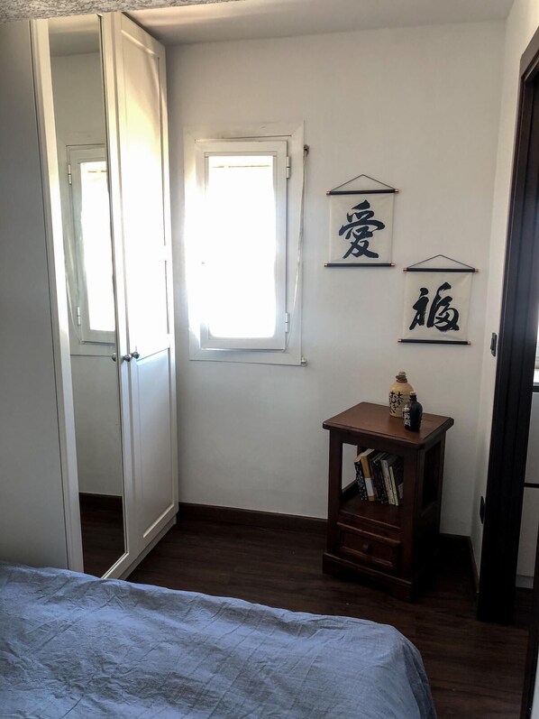 2 chambres, fer et planche à repasser, Wi-Fi, draps fournis