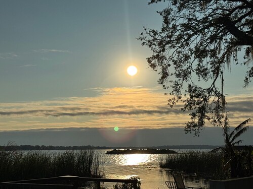 Lakefront Views-Private Porch and Deck- Close to the Villages in Leesburg