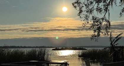 Lakefront Views-Private Porch and Deck- Close to the Villages in Leesburg