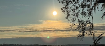 Lakefront Views-Private Porch and Deck- Close to the Villages in Leesburg