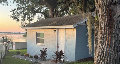 Lakefront Views-Private Porch and Deck- Close to the Villages in Leesburg