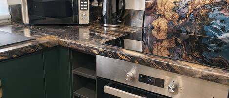 Mikrowelle, Ofen, Geschirrspüler