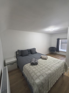 2 habitaciones, tabla de planchar con plancha y acceso a internet