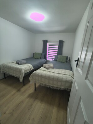 2 Schlafzimmer, Bügeleisen/Bügelbrett, Internetzugang, Bettwäsche