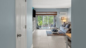 Unclassified image, 4 of 43, button