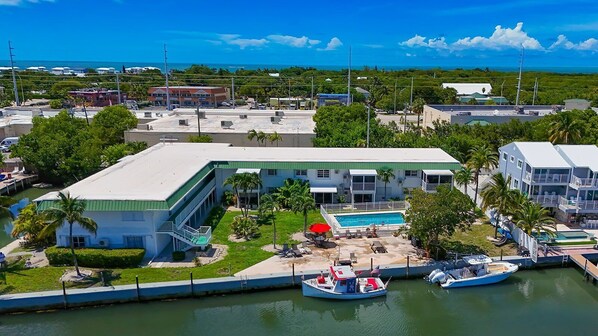 صورة غير مصنفة، 1 من 43، زرّ