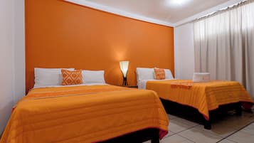 1 dormitorio, tabla de planchar con plancha, Internet y ropa de cama