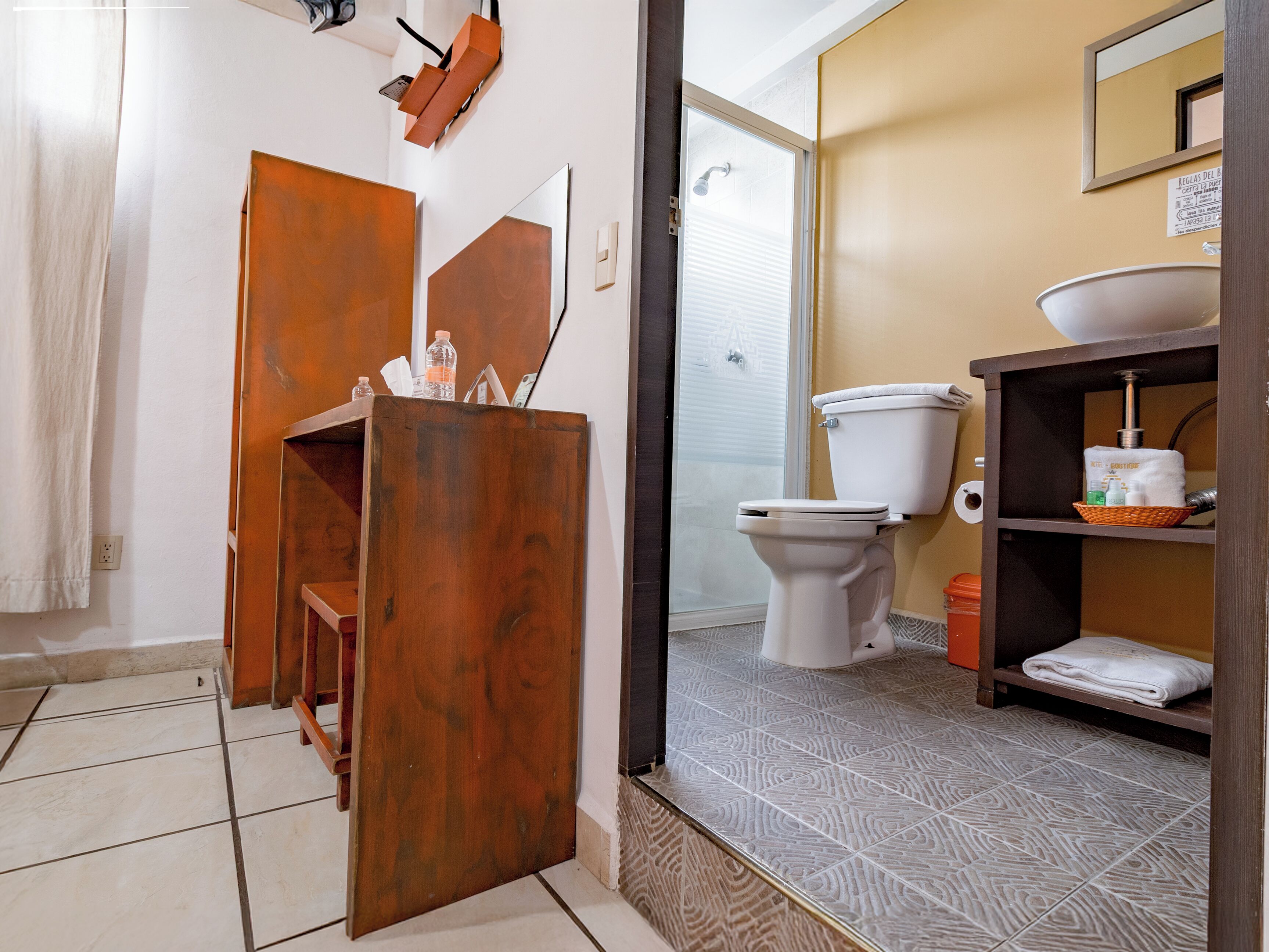 Ducha, bidé, toallas y jabón