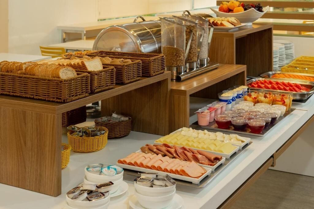 包含每日自助早餐