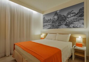 Habitació doble estàndard, 1 llit doble, no fumadors, bany privat | Caixa forta a l'habitació i escriptori