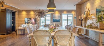 Cool 2-bedroom apartment in Marstrand with patio just by the quay and seaview