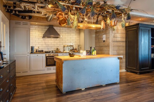 Cool 2-bedroom apartment in Marstrand with patio just by the quay and seaview