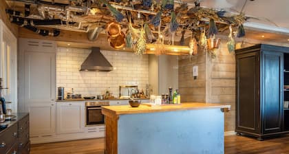 Cool 2-bedroom apartment in Marstrand with patio just by the quay and seaview