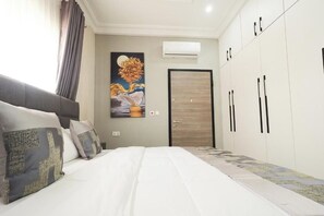 3 chambres, fer et planche à repasser, Wi-Fi, draps fournis