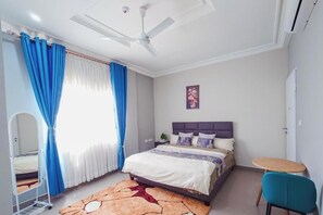 3 chambres, fer et planche à repasser, Wi-Fi, draps fournis