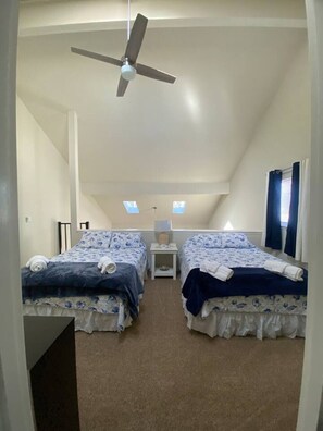 2 bedrooms, desk, WiFi, bed sheets