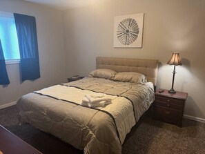 2 bedrooms, WiFi, bed sheets - Bright 2BR Getaway:Quick Drive to the Beach (Myrtle Beach)