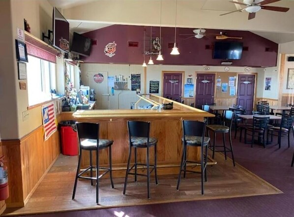 Serves lunch and dinner - Lake Stop Resort (Buffalo)