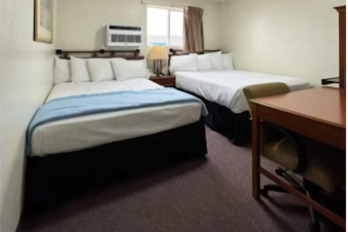 Blackout drapes, WiFi (free), bed sheets