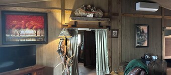 3- bedroom 2 baths Barndominium in Cushing- Country/Western/Music/Pet Friendly