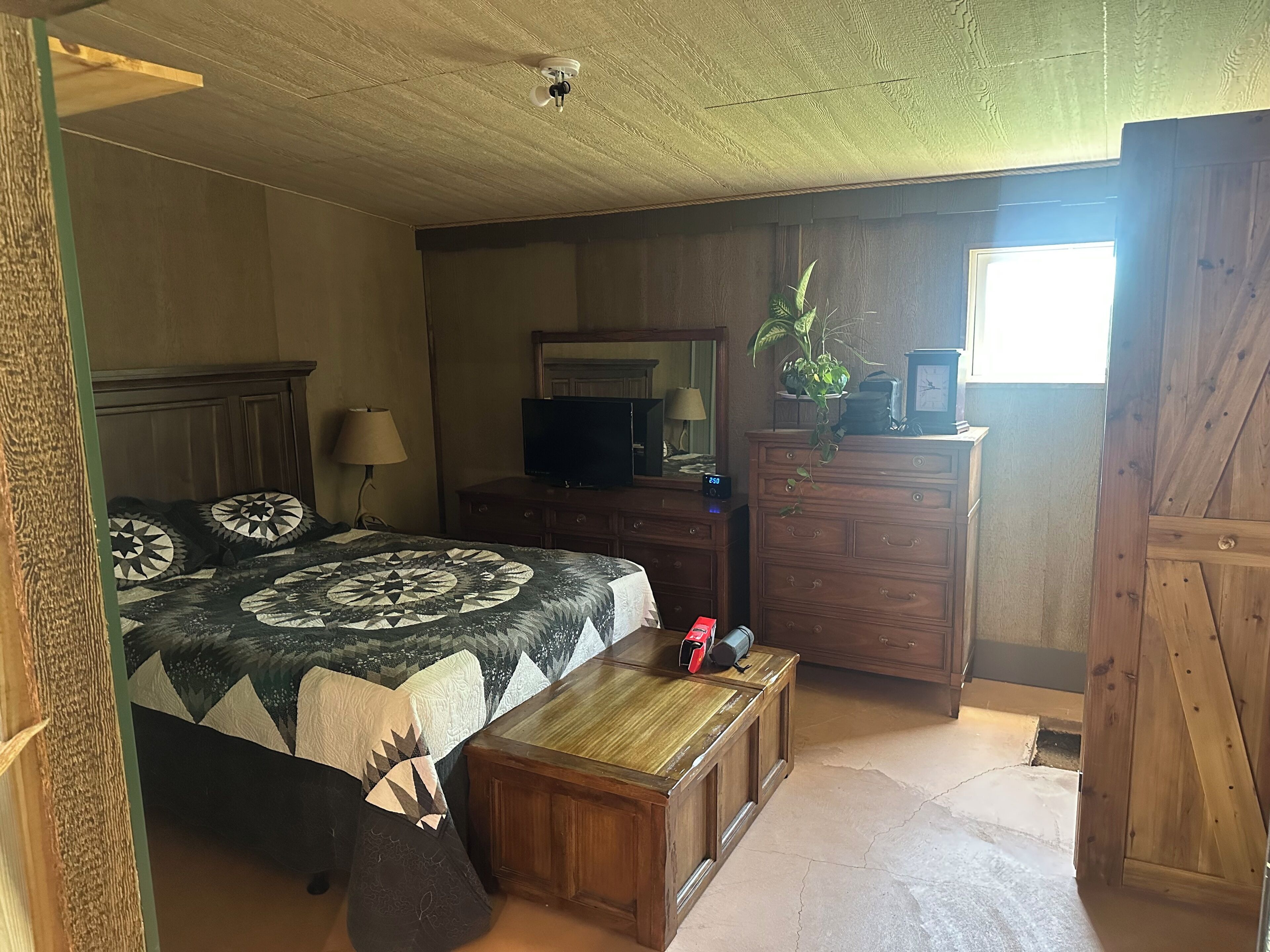 3 عدّة غرف نوم ومكواة/لوح كي وواي فاي مجانًا وملاءات أسرّة