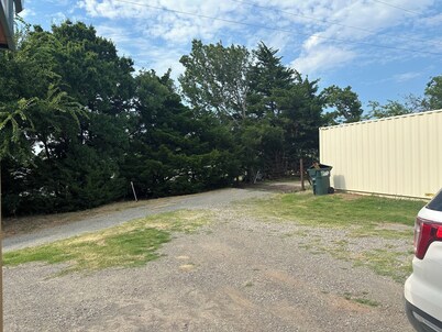 2-bedroom 1 bath Barndominium in Cushing- Country/Western/Music/Pet Friendly