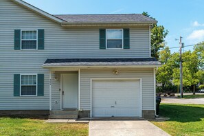 Exterior - Spacious 4BR/2BA in the heart of Oxford! Minutes from Miami University & Uptown (Oxford)