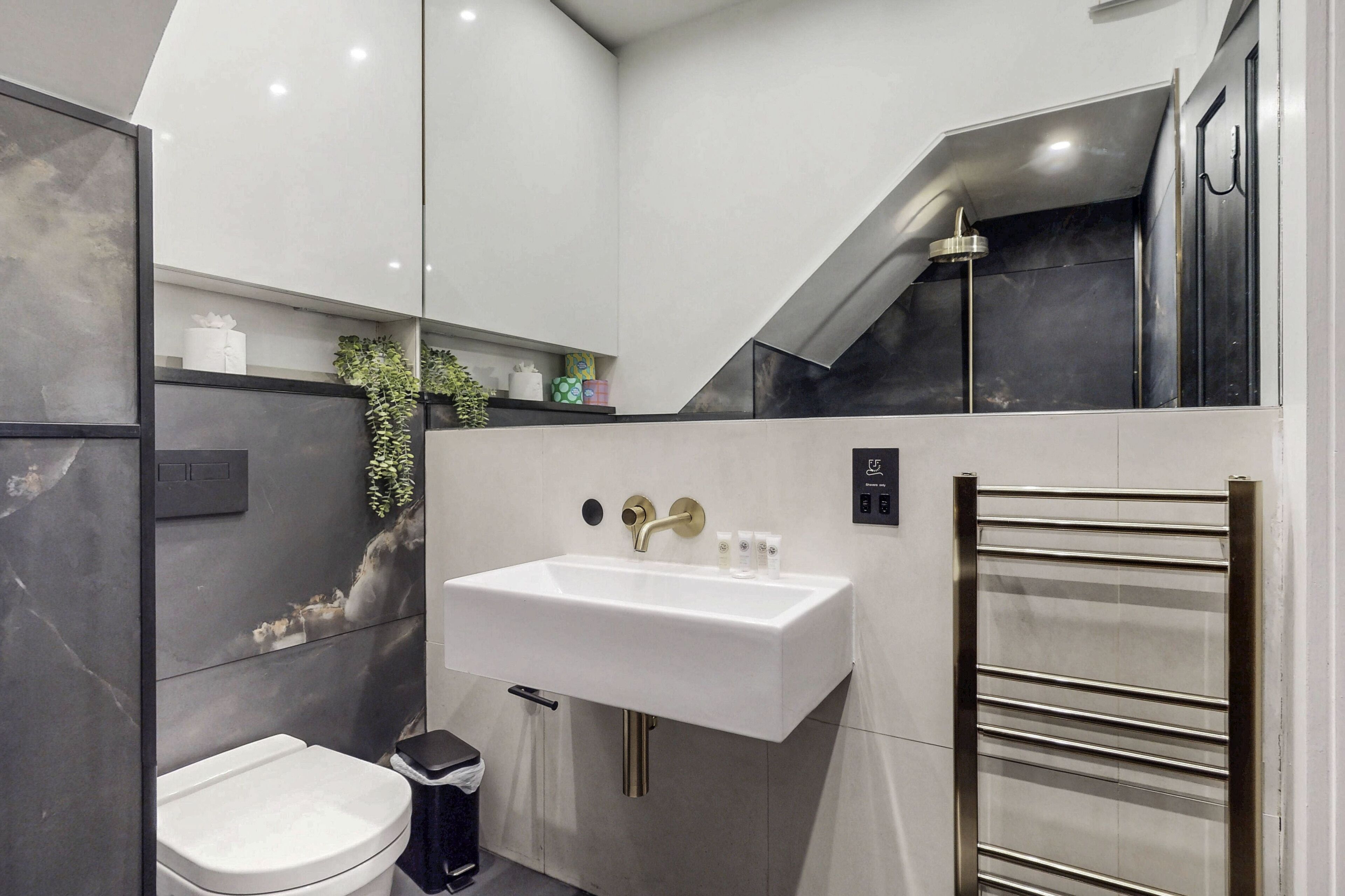 Doccia, asciugacapelli, asciugamani