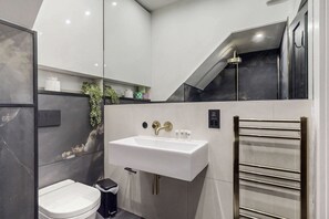 Ducha, secador de pelo, toallas