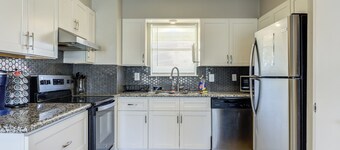 Central Location Private Backyard Modern & Spacious