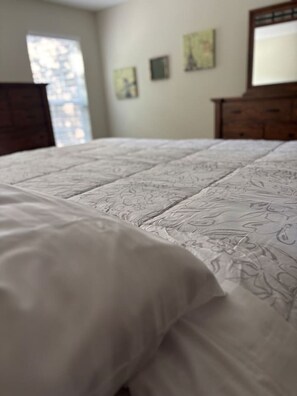 4 bedrooms, desk, iron/ironing board, WiFi