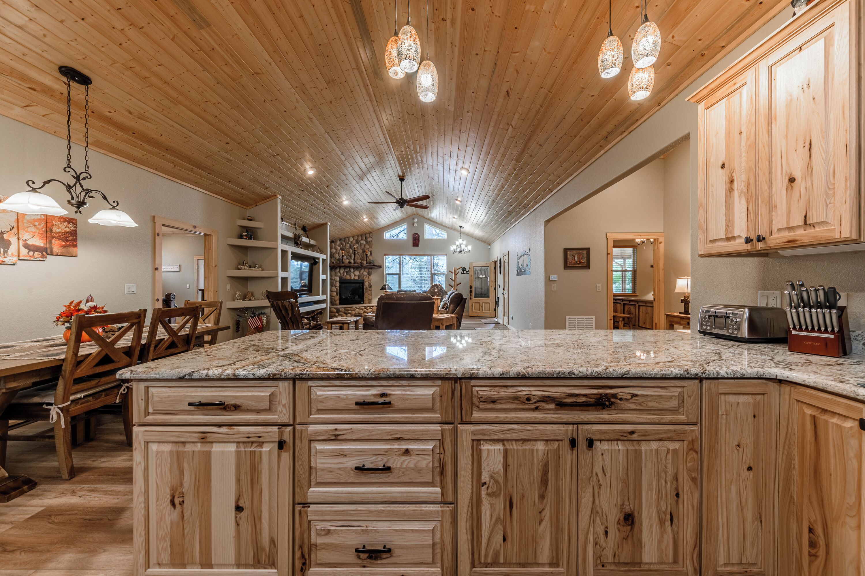 Cabin, Multiple Beds, Hot Tub, Mountain View (Heavenly Pines) | Interior