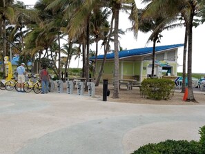 تناول الطعام بالخارج