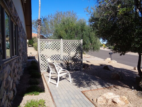 HIDDEN, PEACEFUL  GEM , SNOWBIRD FAVORITE IN FOUNTAIN HILLS. PET FRIENDLY