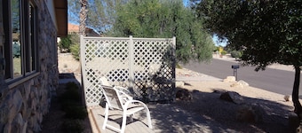 HIDDEN, PEACEFUL GEM , SNOWBIRD FAVORITE IN FOUNTAIN HILLS. PET FRIENDLY