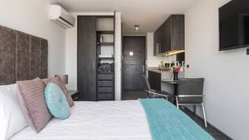 1 bedroom, iron/ironing board, Internet, bed sheets