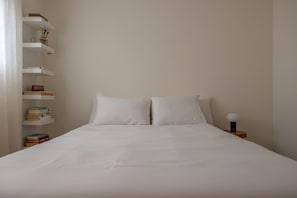 2 bedrooms, desk, iron/ironing board, free WiFi
