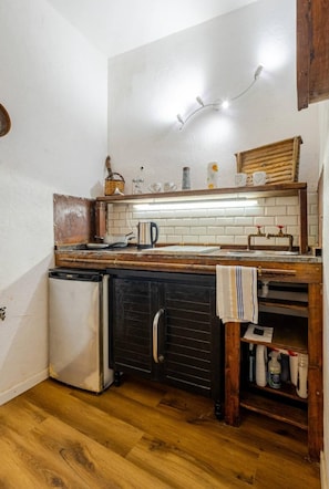 Cookware/dishes/utensils