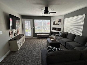 TV, fireplace