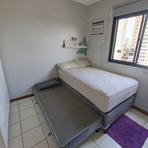 3 bedrooms, iron/ironing board, internet, bed sheets