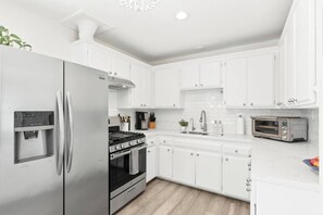 Oven, stovetop, dishwasher